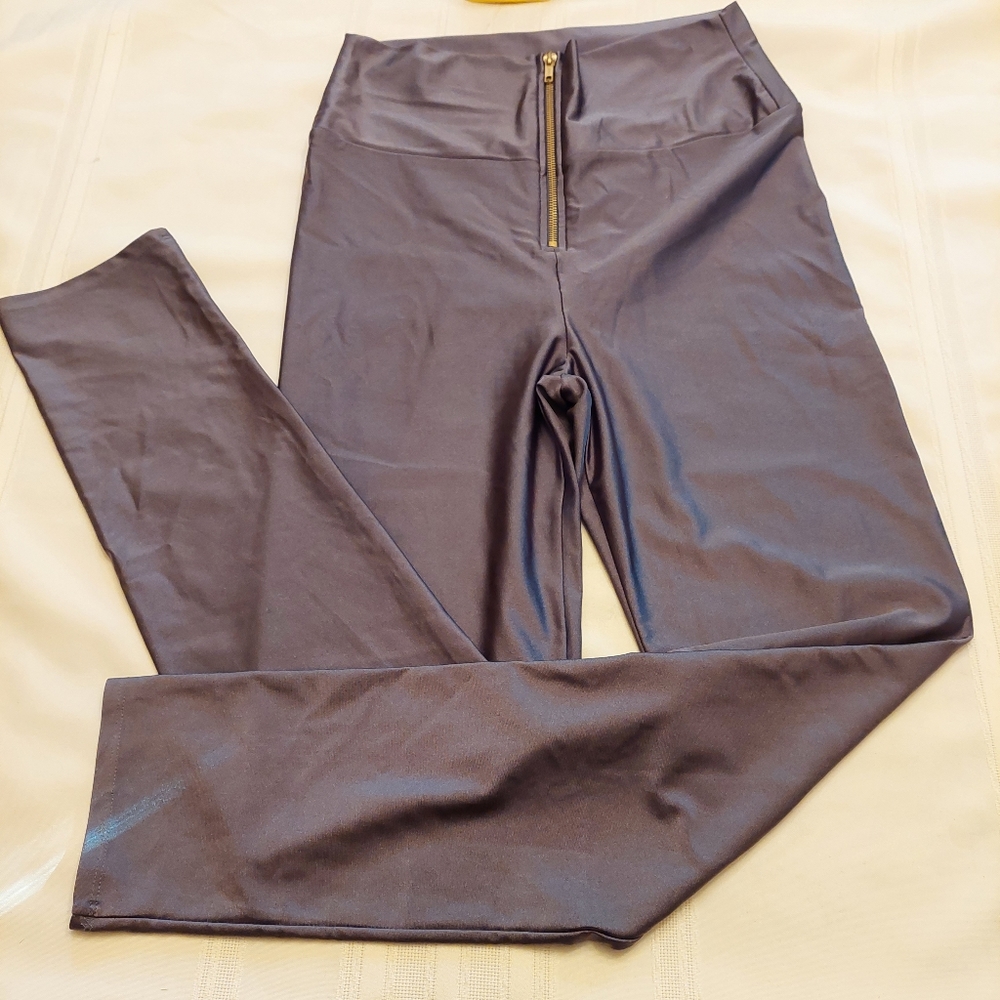 Red Fox high rise front zip gray shinny metalic legging. Size 3X